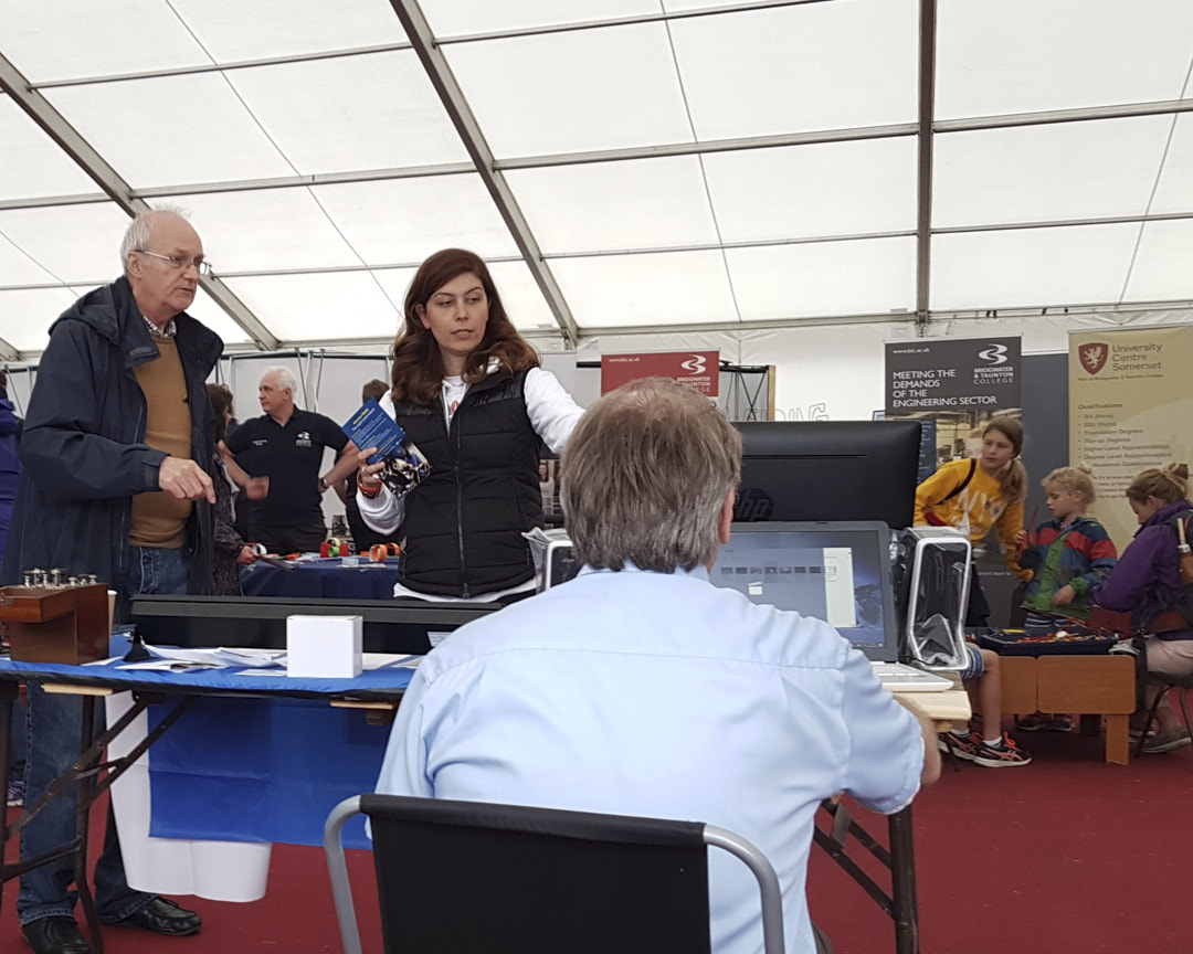 MidSARC's David G8BFV showing Amateur Radio to a visitor