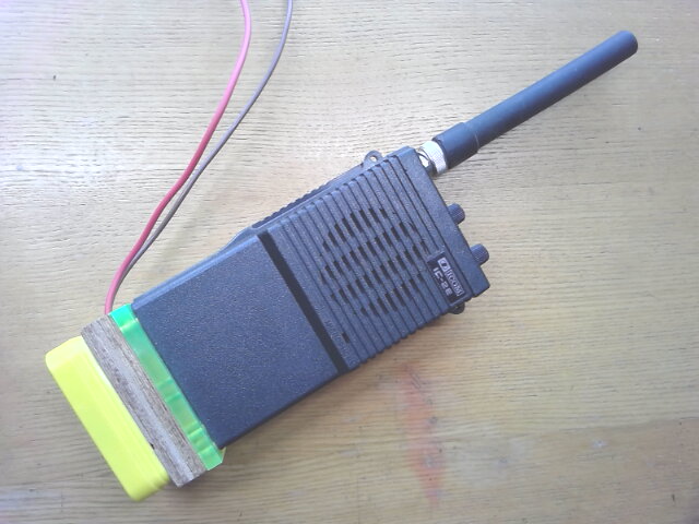 The author's IC-2E on its power adaptor
